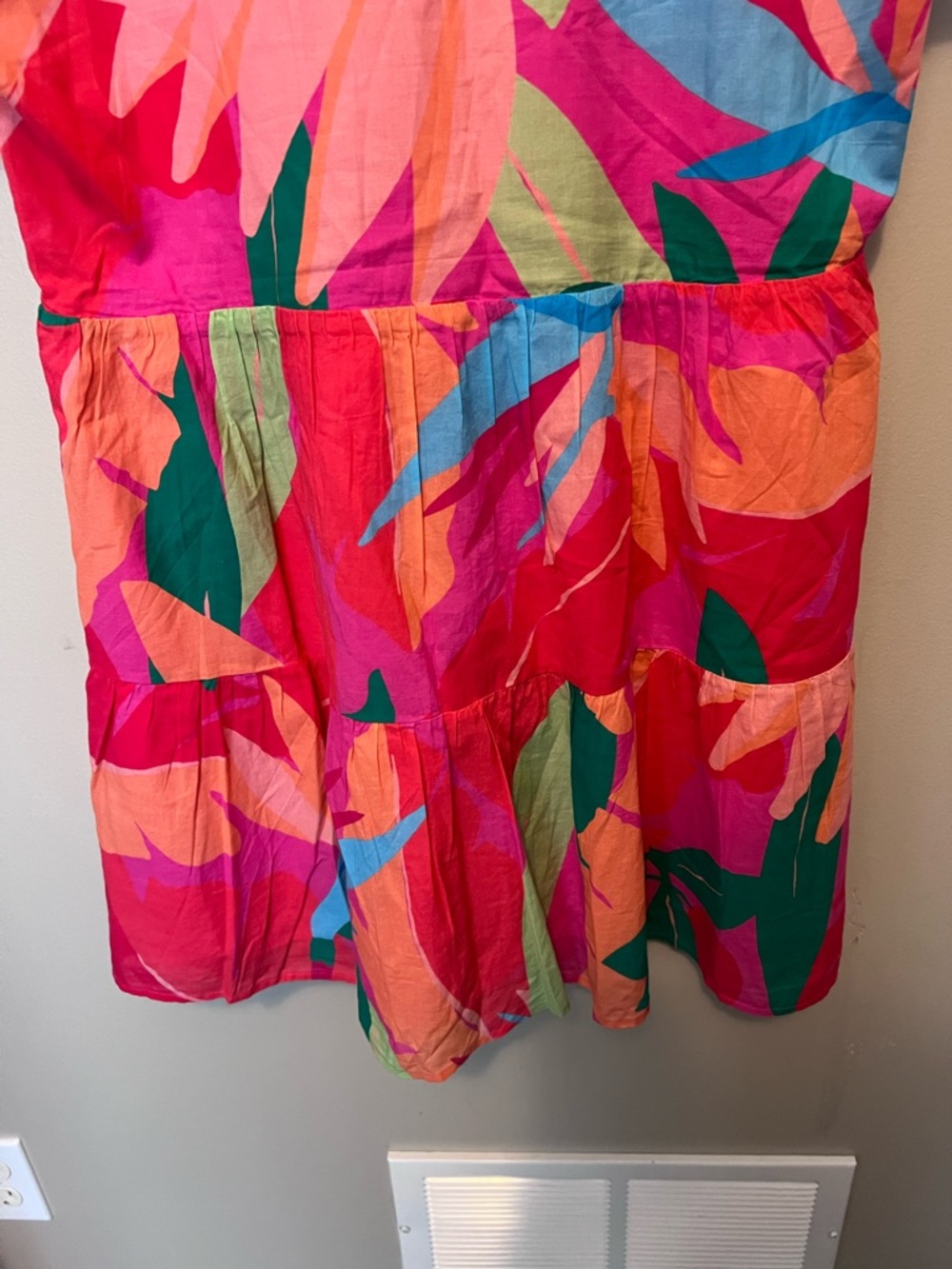 Vineyard vines bright  Tropical Print tiered slip on Babydoll Dress NWT Size M. - Picture 7 of 7